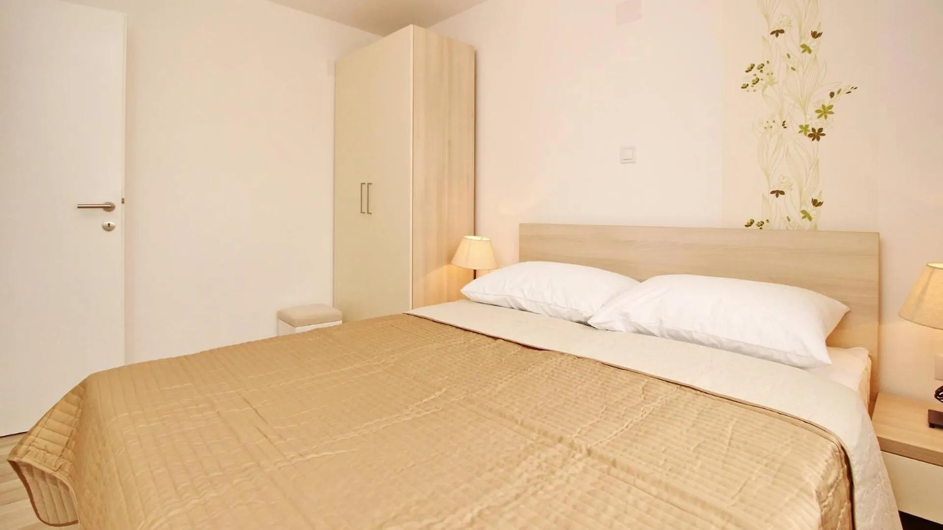 **** Guest house Apartments Gorica 2 Baska  Croatia